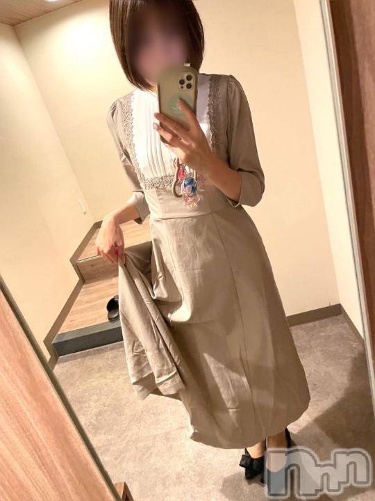 新潟デリヘル奥様特急 新潟店(オクサマトッキュウニイガタテン)えいみ(36)の2024年10月14日写メブログ「12:00から出勤です♡」