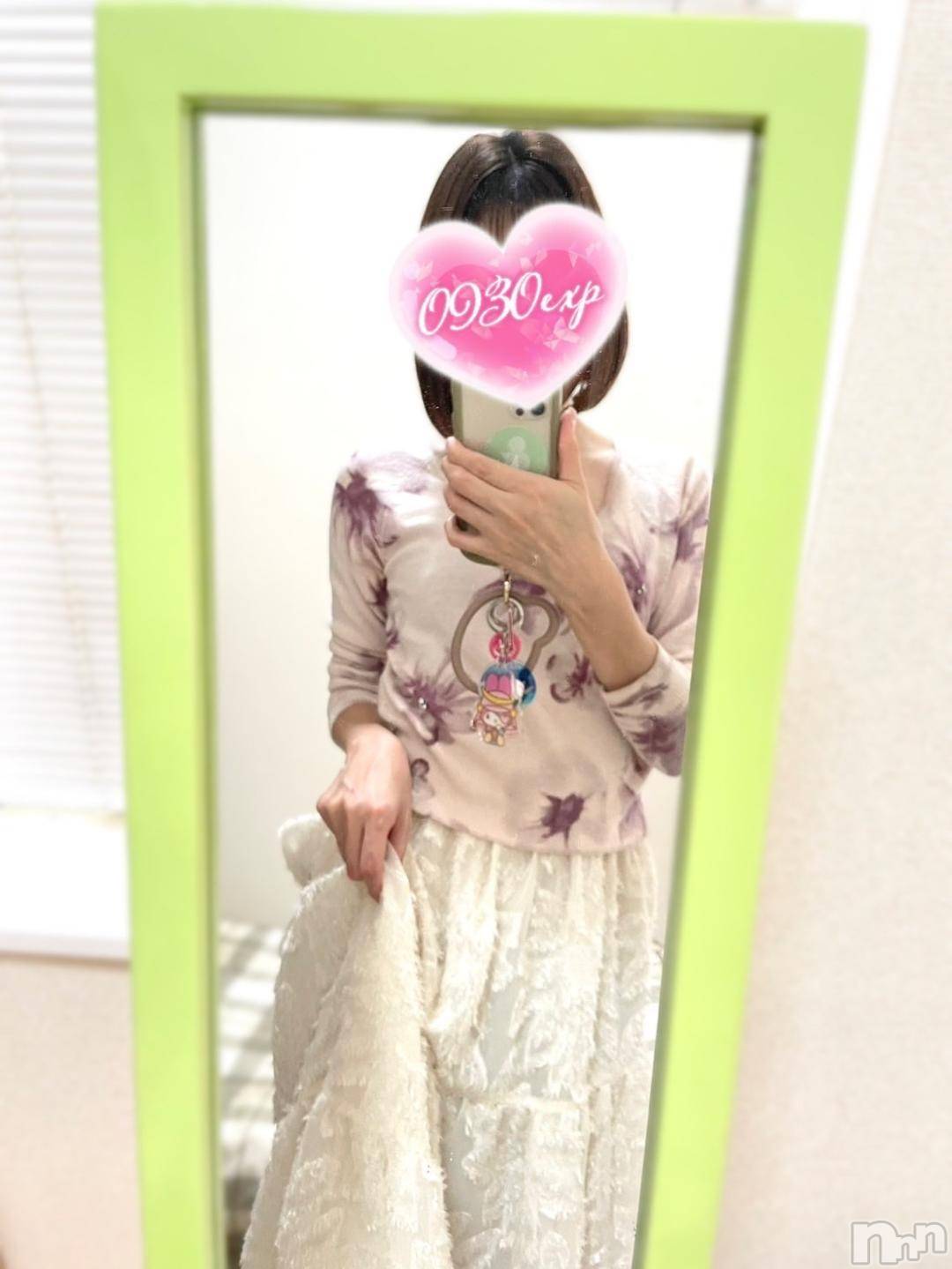 新潟デリヘル奥様特急 新潟店(オクサマトッキュウニイガタテン)えいみ(36)の2024年10月27日写メブログ「12:00から出勤です♡」