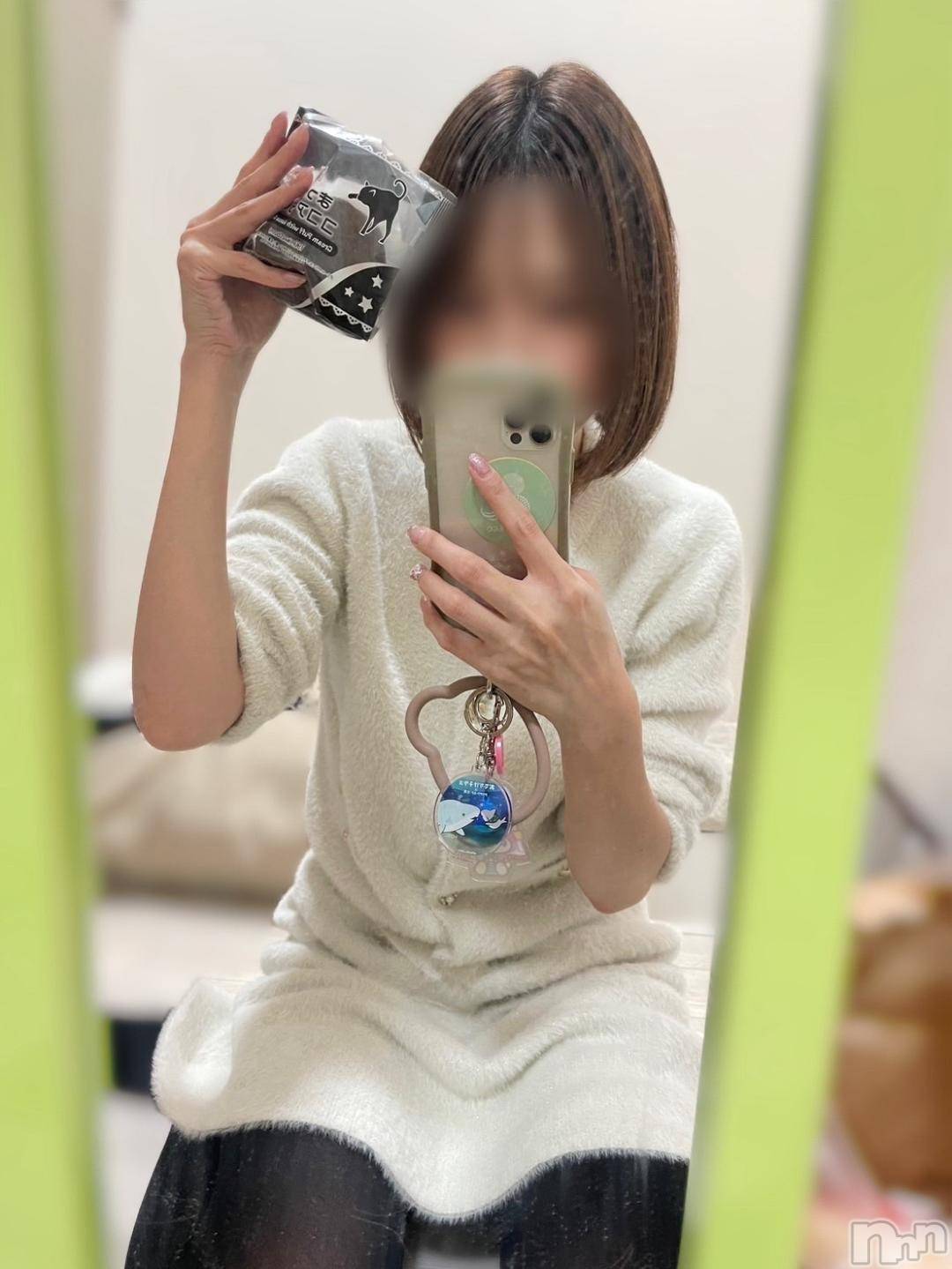 新潟デリヘル奥様特急 新潟店(オクサマトッキュウニイガタテン)えいみ(36)の2024年11月2日写メブログ「11月出勤日決定♡」