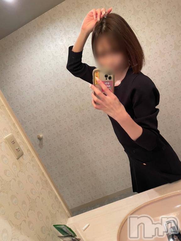 新潟デリヘル奥様特急 新潟店(オクサマトッキュウニイガタテン)えいみ(36)の2025年5月25日写メブログ「出勤です♡」