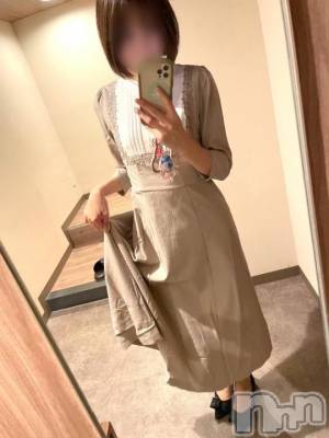 新潟デリヘル 奥様特急 新潟店(オクサマトッキュウニイガタテン) えいみ(36)の10月14日写メブログ「12:00から出勤です♡」