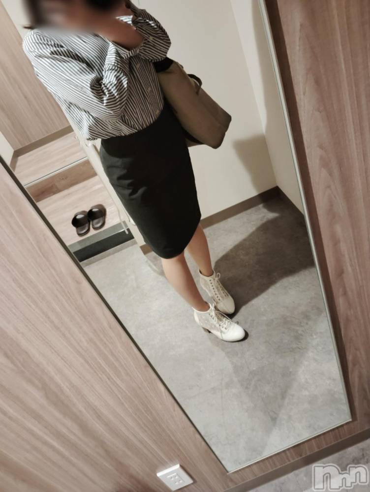 新潟デリヘル新潟デリヘル倶楽部(ニイガタデリヘルクラブ) かえで(18)の11月10日写メブログ「何色が好き？」