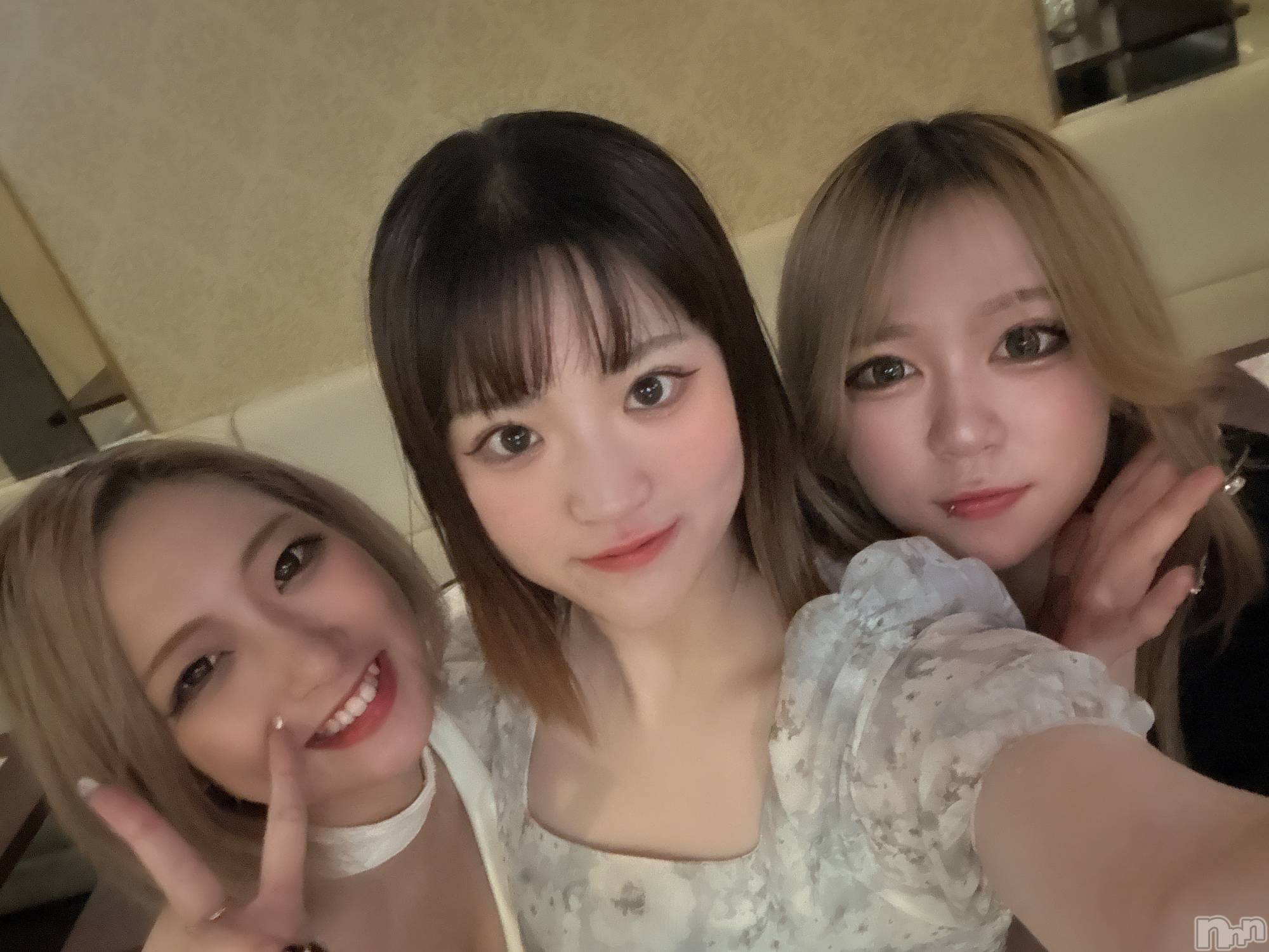古町飲食・ショットバーBar&Live Entertainment LOTS WEST(ロッツウェスト) の2025年10月25日写メブログ「可愛い子ちゃんたち💗」