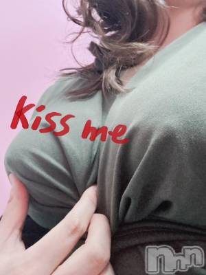 新潟デリヘル 奥様特急 新潟店(オクサマトッキュウニイガタテン) ゆりね(31)の10月28日写メブログ「ニット越しに摘んで」