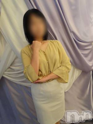 青柳　れい(36) 身長158cm、スリーサイズB85(C).W61.H86。 BIANCA～主人の知らない私～長岡店在籍。