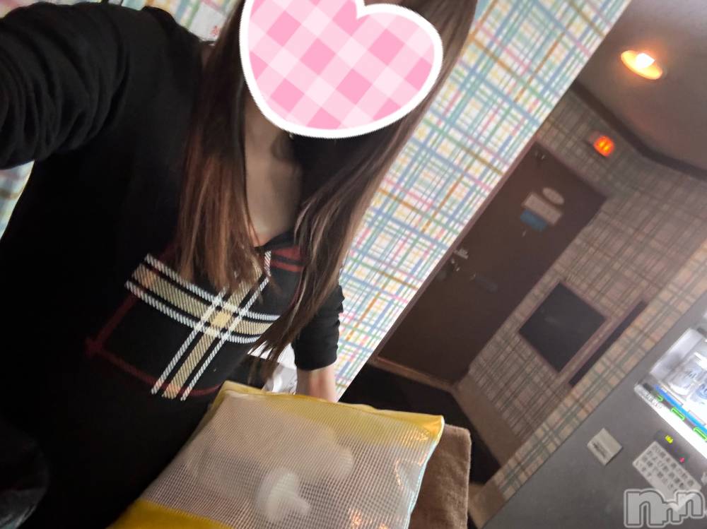 新潟手コキCherish Amulet(チェリッシュ アミュレット) はむ★(21)の10月3日写メブログ「ラブホの中で自撮り」