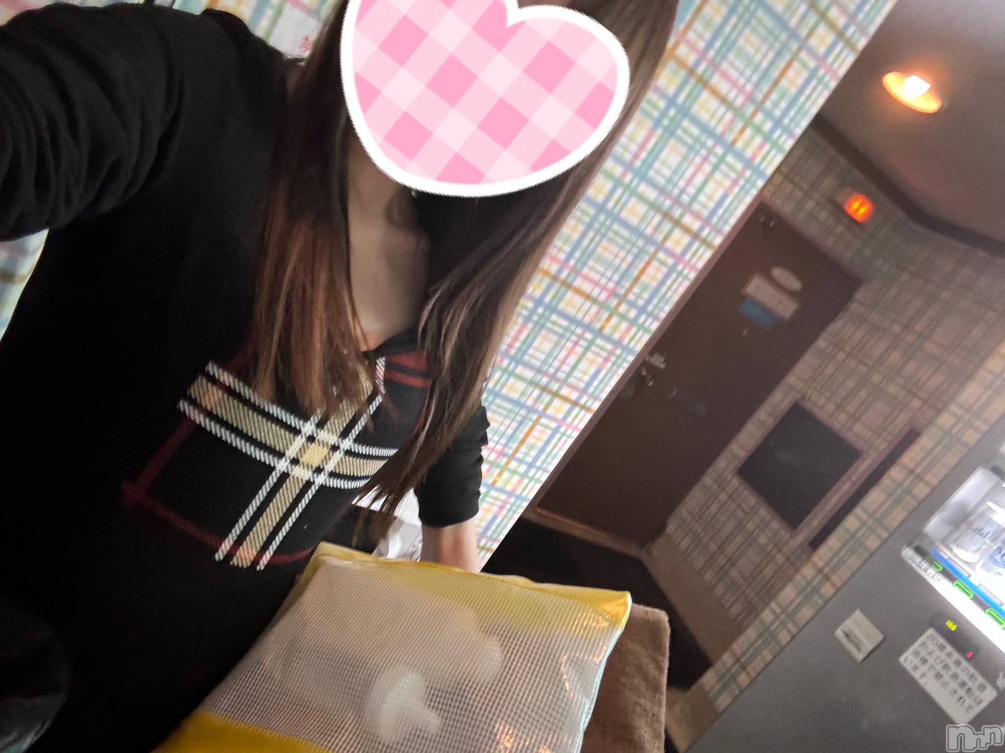 新潟手コキCherish Amulet(チェリッシュ アミュレット)はむ★(21)の2024年10月3日写メブログ「ラブホの中で自撮り」