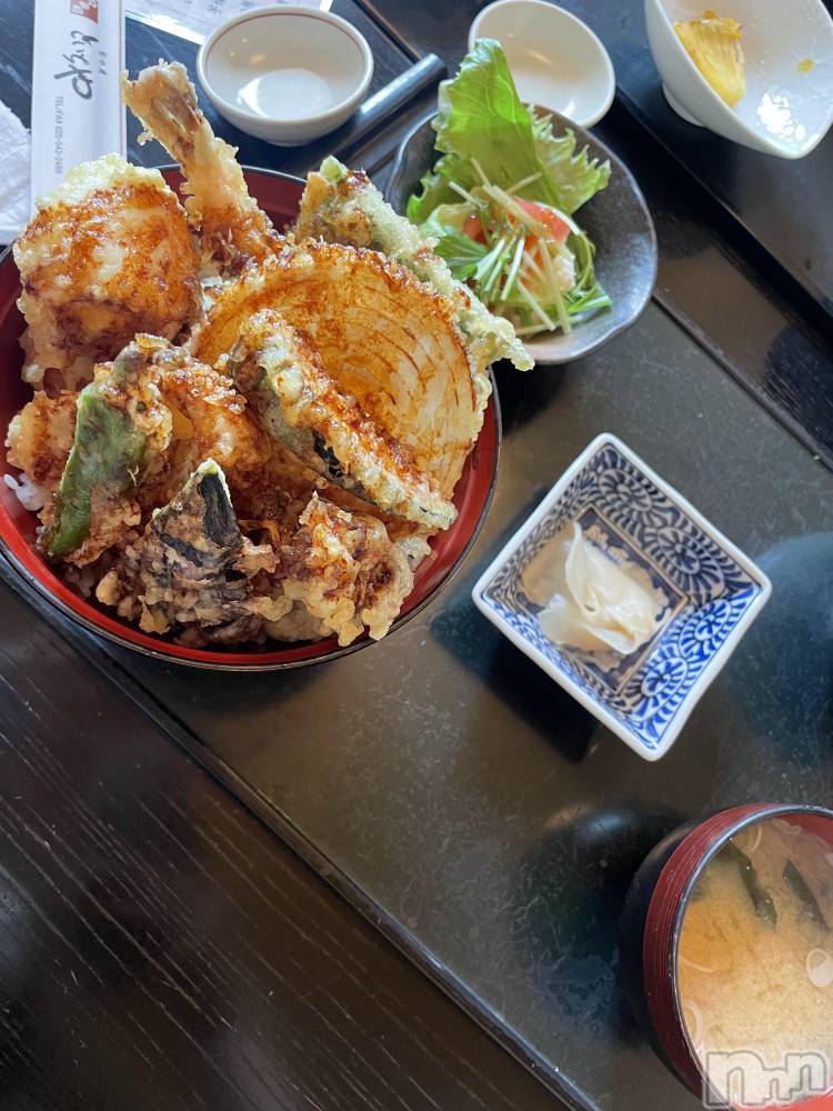 ƲХ顦Lounge Veranda(饦󥸥٥) 329ֽ̥֥жФƤޤ