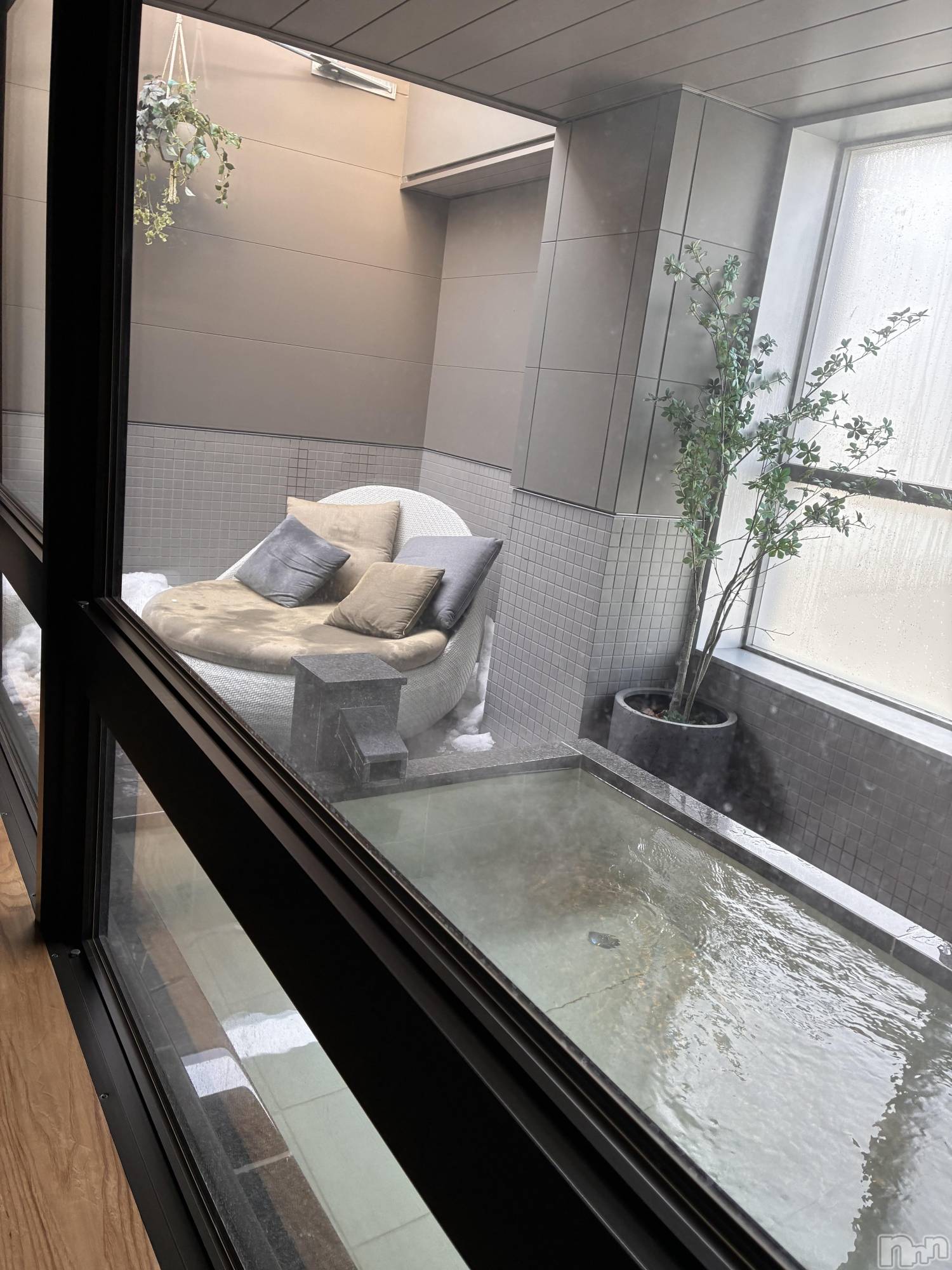 ��Ʋ����Х��顦�����Lounge Veranda(�饦�󥸥٥���) ��2026ǯ2��10���̥�֥����֤����