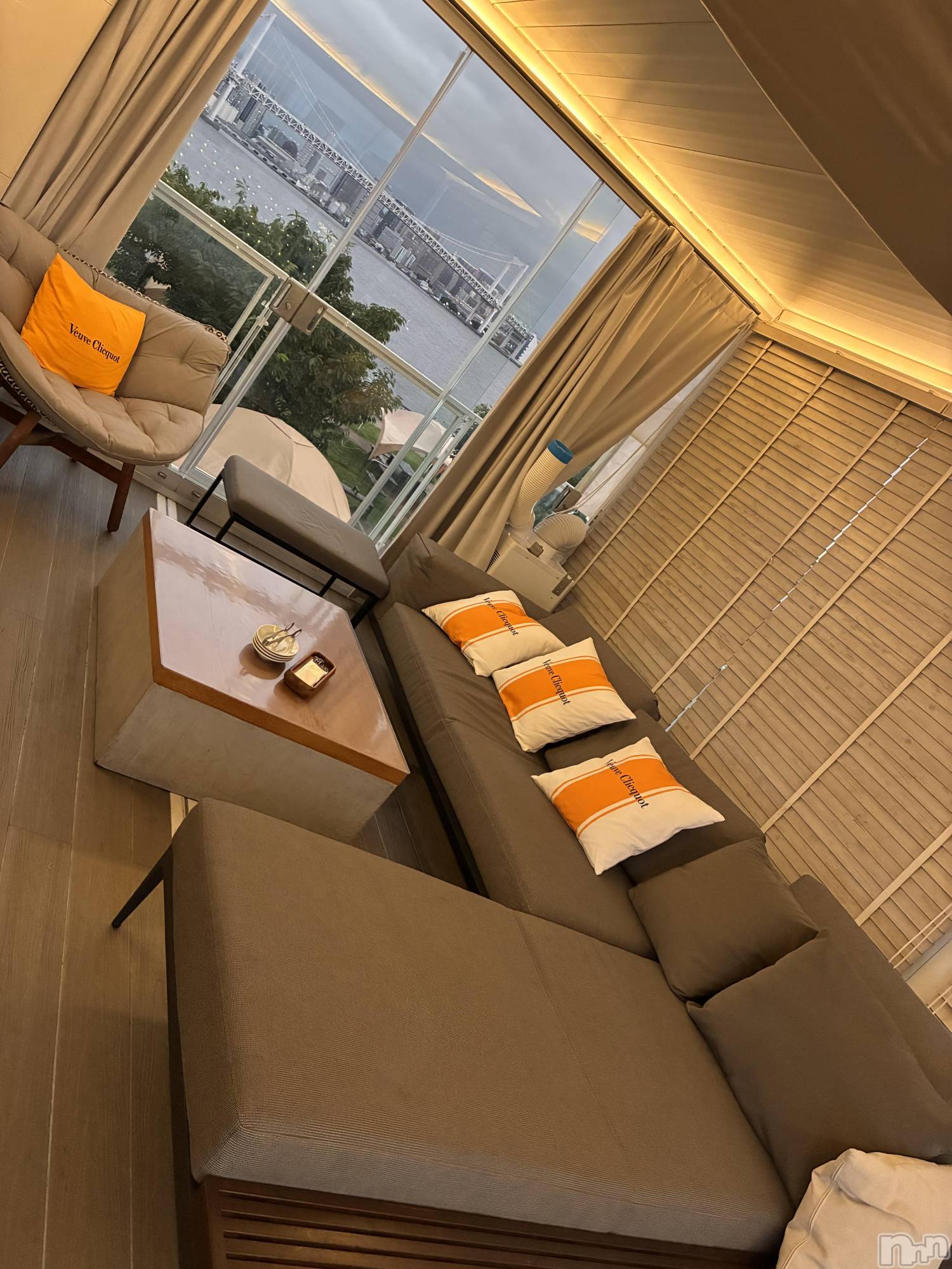 ��Ʋ����Х��顦�����Lounge Veranda(�饦�󥸥٥���) ��2026ǯ8��20���̥�֥����֤����