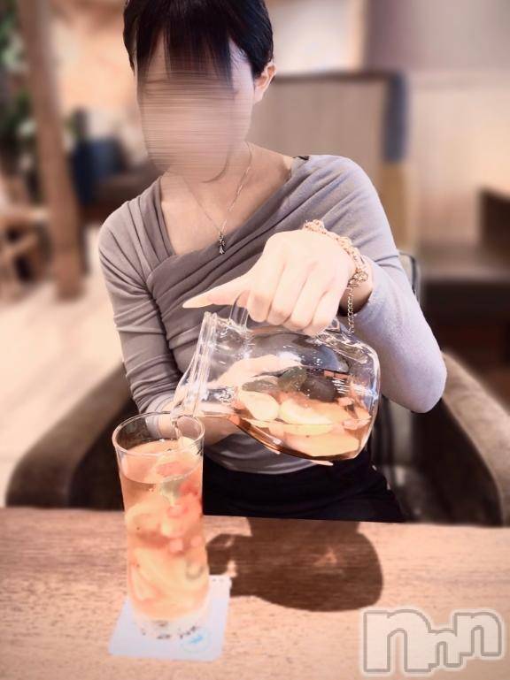 新潟デリヘル奥様特急 新潟店(オクサマトッキュウニイガタテン) まきみ(20)の4月15日写メブログ「気持ちは伝染するらしい♡」