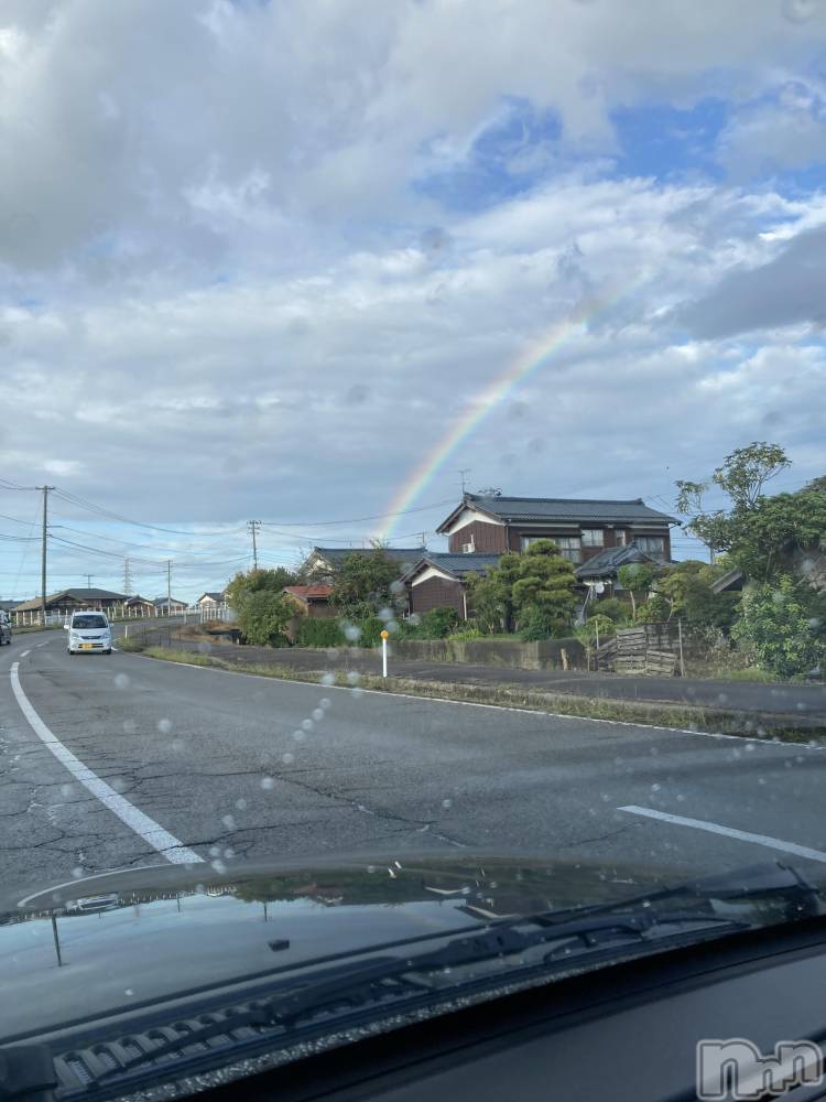 上越デリヘルらぶ妻　～新潟の人妻が集う店～(ラブツマ) 皐月すずは★清楚系(41)の10月29日写メブログ「今日は出勤です🩷」