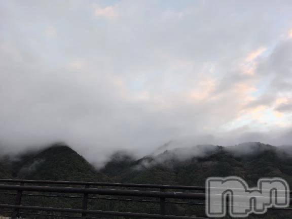 新潟デリヘル熟女の風俗 最終章(ジュクジョノフウゾクサイシュウショウ) さつき(50)の10月14日写メブログ「早朝の山々　雲が山にお化粧してますね」