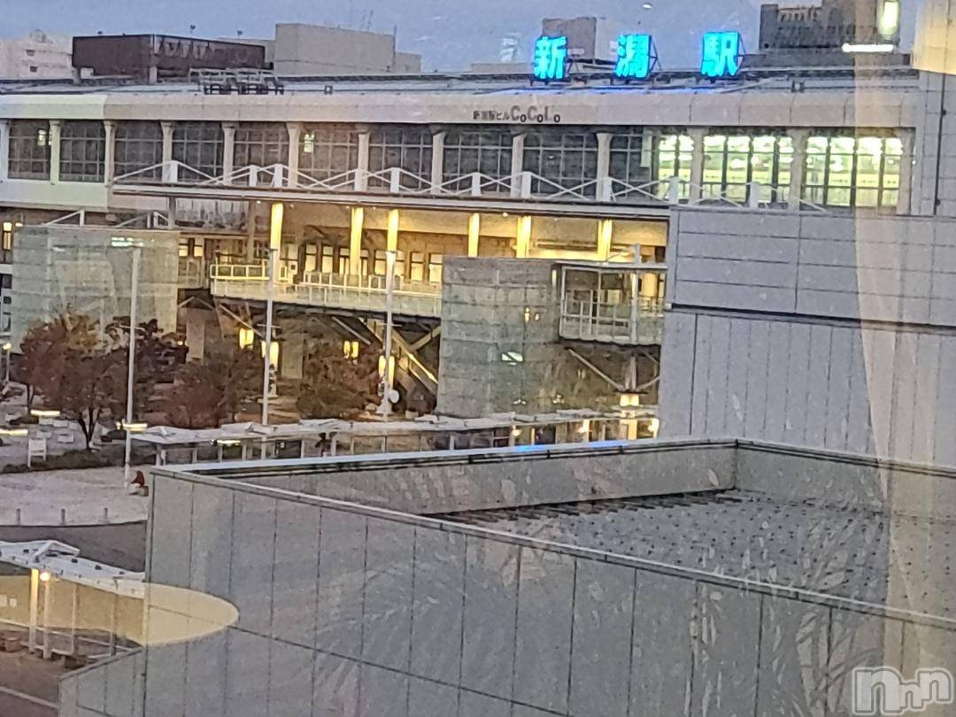 新潟人妻デリヘル熟女の風俗 最終章(ジュクジョノフウゾクサイシュウショウ)さつき(50)の2024年11月20日写メブログ「もう少しで、朝食が食べられる。」
