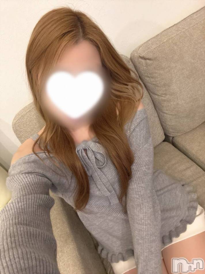 新潟デリヘル(クレスト)の2026年2月4日お店速報「美尻•美脚のスレンダー美女かなえちゃん御予約お急ぎ下さい」