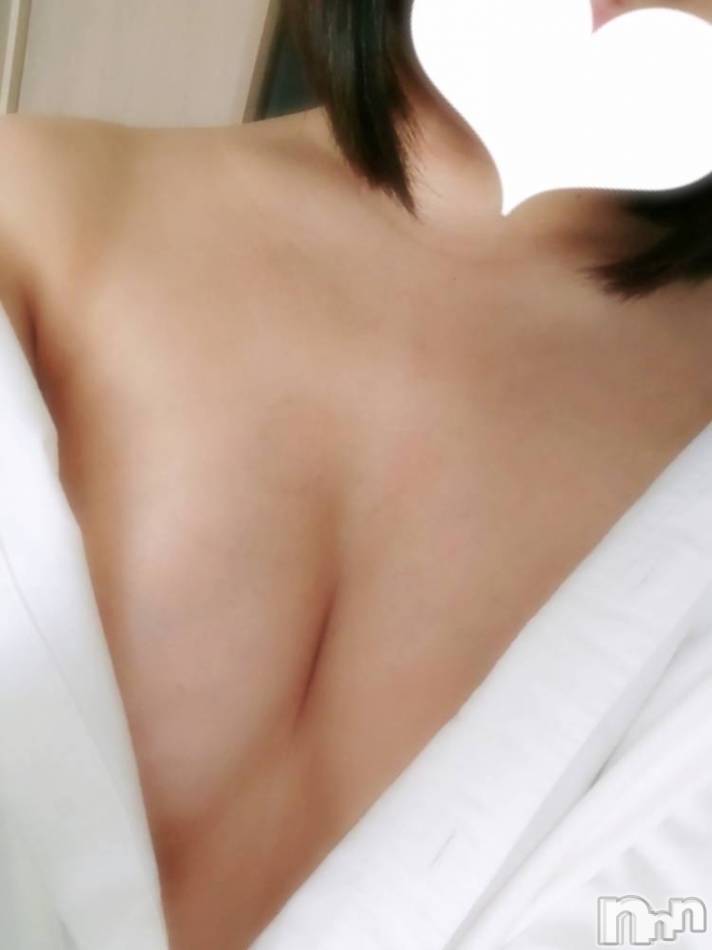 新潟デリヘル(クレスト)の2025年8月18日お店速報「イチオシエロくて可愛い淫乱美女かえでちゃんご案内です」