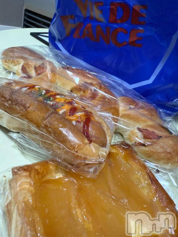 新潟デリヘル奥様特急 新潟店(オクサマトッキュウニイガタテン) ひみか(20)の10月23日写メブログ「【ありがとう🥰】大好きなパン🍞」