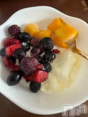 新潟デリヘル奥様特急 新潟店(オクサマトッキュウニイガタテン) ひみか(20)の8月3日写メブログ「おやつタイム🥭🫐」