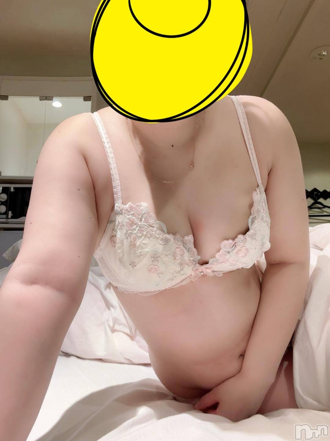 新潟デリヘル奥様特急 新潟店(オクサマトッキュウニイガタテン)なつゆ(20)の2024年11月5日写メブログ「色白は男性のトリコ♡」