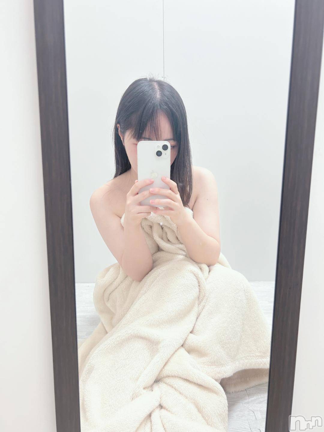 新潟デリヘル新潟デリヘル倶楽部(ニイガタデリヘルクラブ)りり(20)の2024年11月8日写メブログ「全裸待機🏘️」