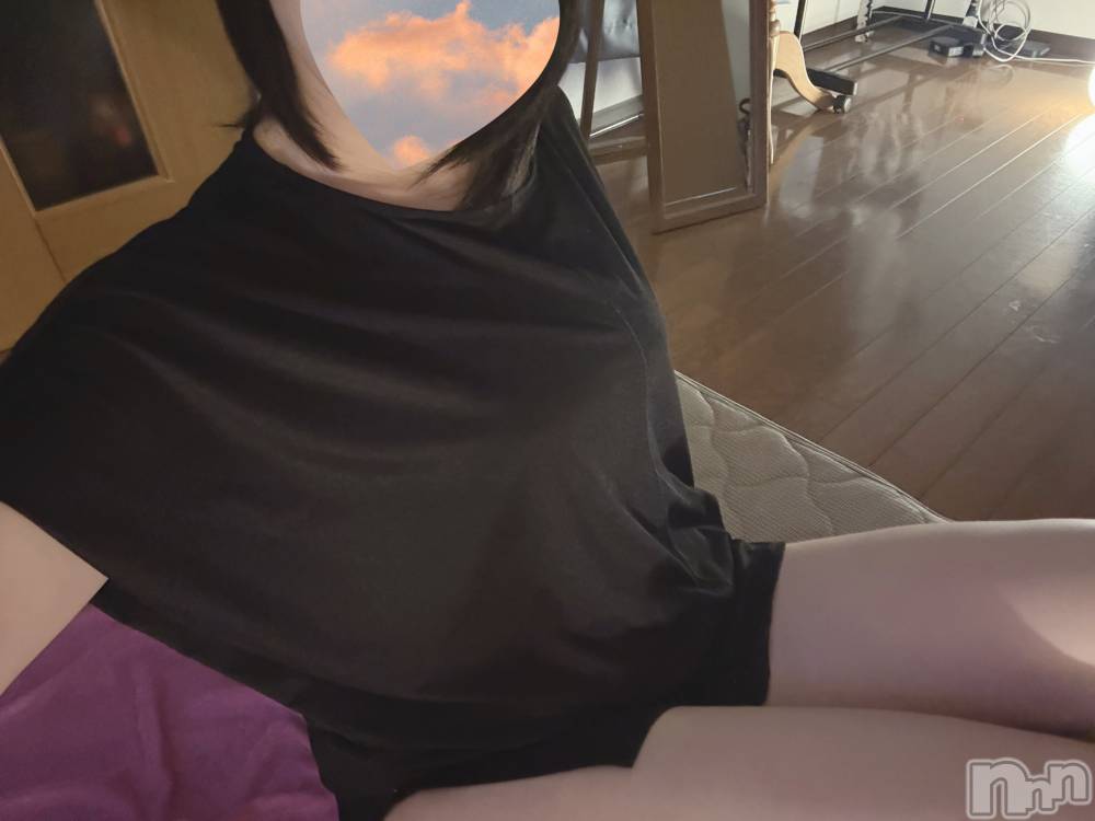 新潟メンズエステ花＊花(ハナハナ) みもざ(30)の10月16日写メブログ「人肌恋しい🥺」