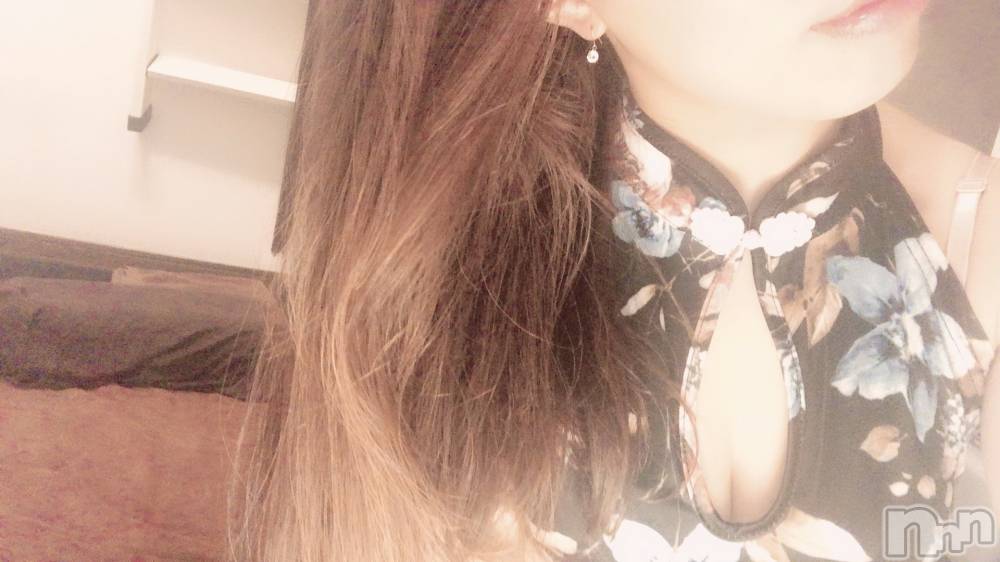 新潟メンズエステ花＊花(ハナハナ) みもざ(30)の10月20日写メブログ「迷ってます(˘-ω-˘ ).｡oஇ」