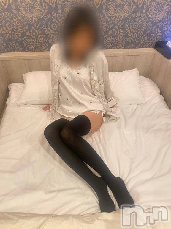 新潟手コキsleepy girl(スリーピーガール)新人なるせちゃん(23)の2025年1月4日写メブログ「ことしのはじめて❔」