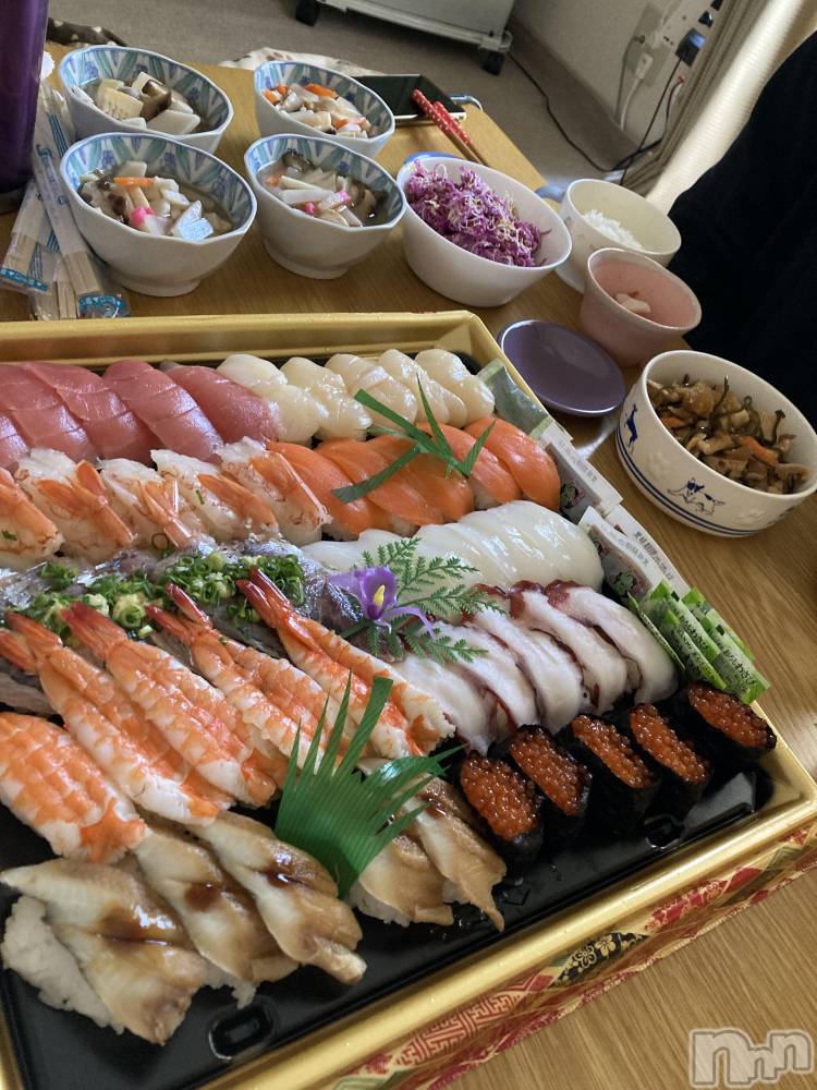 新潟人妻デリヘル人妻不倫処　桃屋　新潟店(ヒトヅマフリンドコロモモヤ) こころ・新人奥様(37)の1月4日写メブログ「今年初出勤日予定日!!」