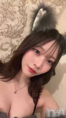 ꤬