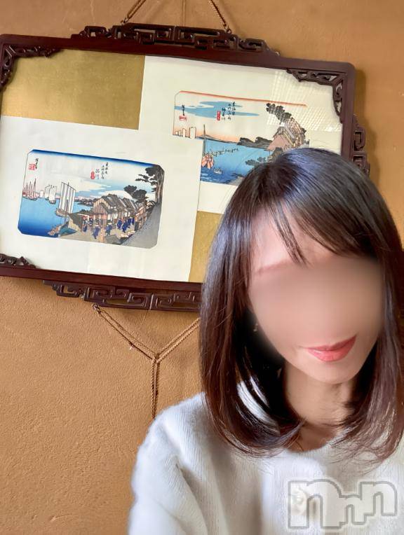 新潟人妻デリヘル新潟人妻　2nd Wife(セカンドワイフ) 体験。えみ奥様(45)の1月17日写メブログ「どうしよう😨」