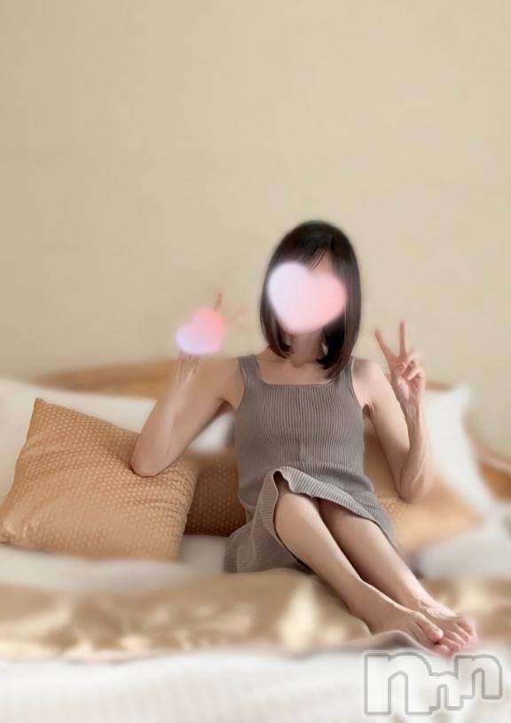 新潟人妻デリヘル新潟人妻　2nd Wife(セカンドワイフ) 体験。えみ奥様(45)の1月29日写メブログ「3日(月) 出勤を追加しました☺️🩷」