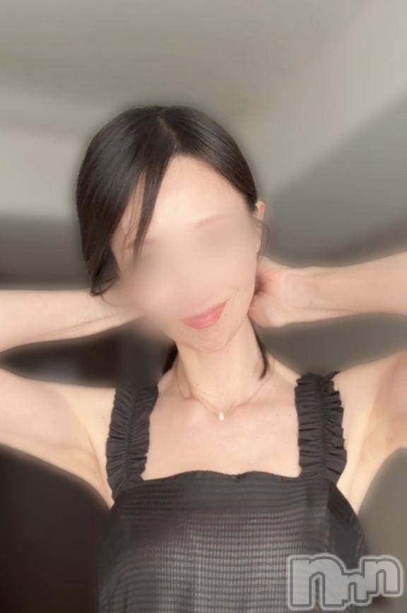 新潟人妻デリヘル新潟人妻　2nd Wife(セカンドワイフ)体験。えみ奥様(45)の2025年7月11日写メブログ「待っててね♡」
