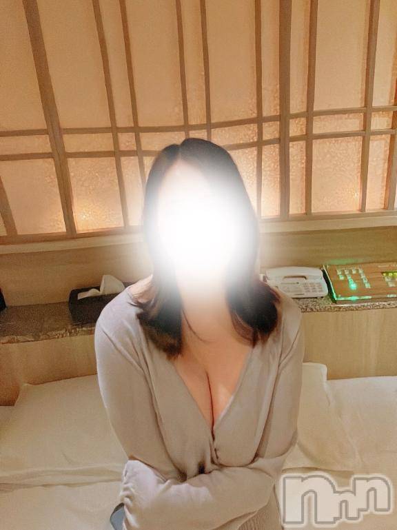 長岡デリヘル奥様特急 長岡店(オクサマトッキュウナガオカテン) あいこ(26)の1月23日写メブログ「23時台のホテルOXのYさまへ💓」