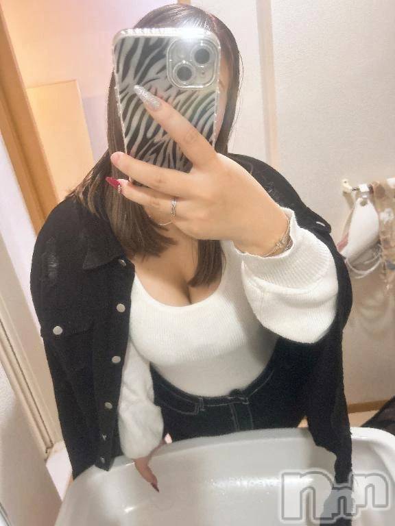 新潟デリヘル新潟市鳥屋野潟ちゃんこ(ニイガタシトヤノガタチャンコ) ここ(21)の10月17日写メブログ「お外はポカポカ、ここはムラムラ💋」