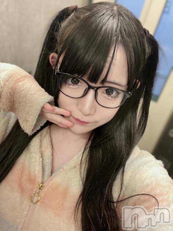 長岡デリヘル純・無垢(ジュンムク) らん☆プラチナ(18)の2月6日写メブログ「メガネ女子どうかな、、❔🩶」