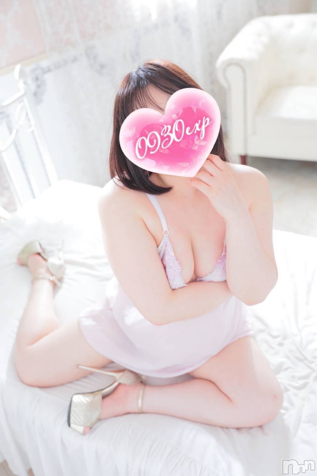 つきな
