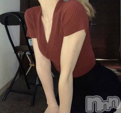 手塚えな(ヒミツ) スリーサイズB().W.H。新潟メンズエステ baby's breath(ベイビーズブレス)在籍。