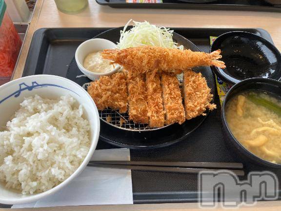長岡人妻デリヘルBIANCA～主人の知らない私～長岡店(ビアンカナガオカテン)柊　ゆうな(36)の2025年7月6日写メブログ「ぺこぉ…🍙」
