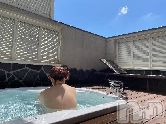 新潟デリヘル奥様特急 新潟店(オクサマトッキュウニイガタテン)みおり(20)の2025年11月15日写メブログ「有り余ってるの🥺」