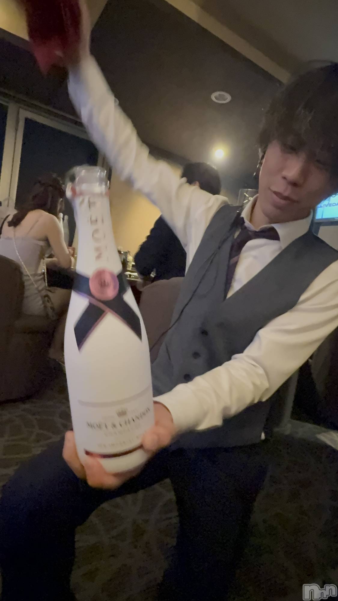 ��Ʋ����Х��顦�����Lounge Veranda(�饦�󥸥٥���) ��2026ǯ2��5���̥�֥�����2��5�� 20��16ʬ�Υ֥�����