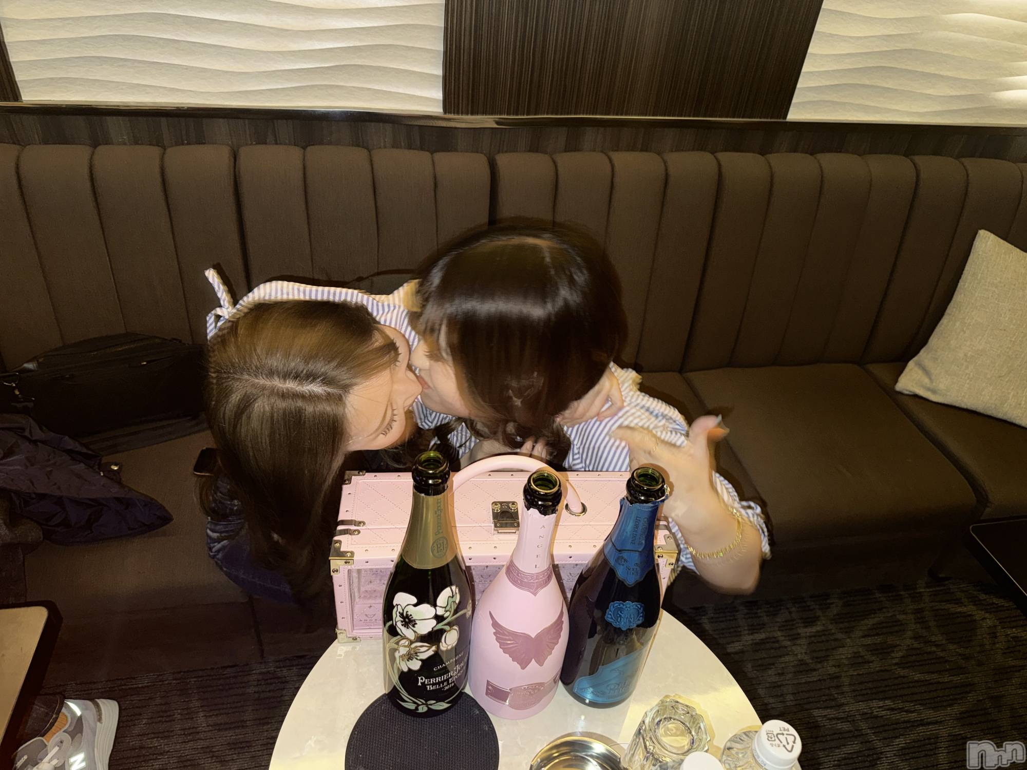 ��Ʋ����Х��顦�����Lounge Veranda(�饦�󥸥٥���) ��2026ǯ5��15���̥�֥����֤�����������