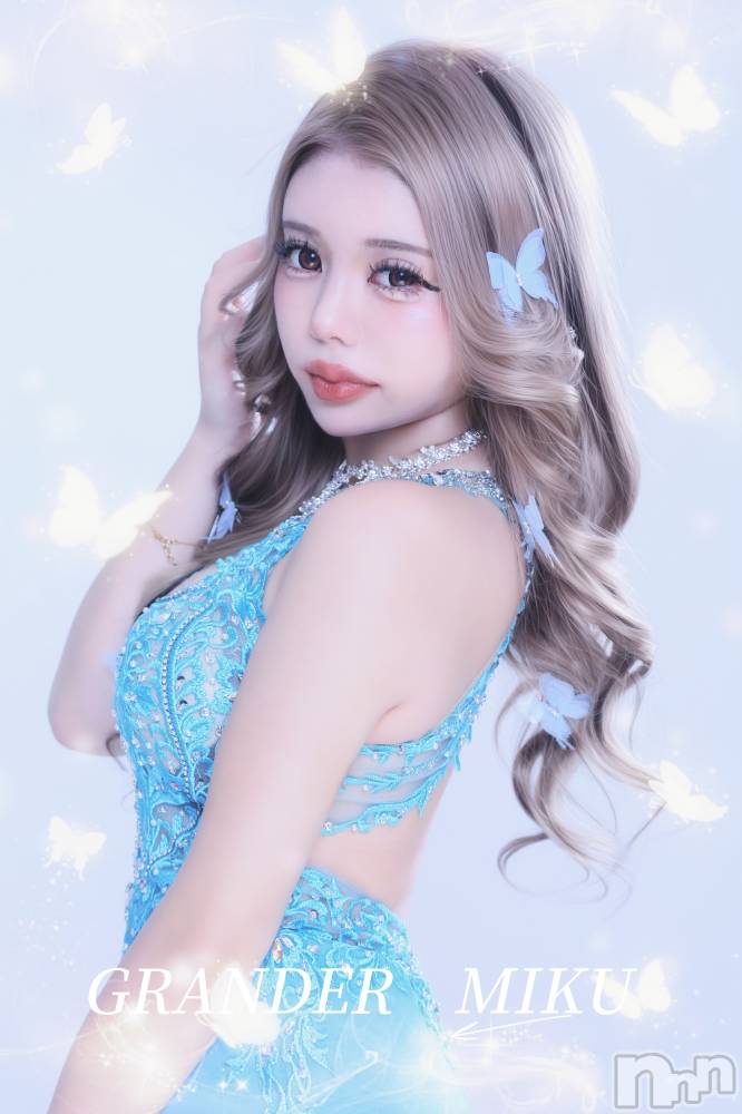 ��Į����Х��顦�����GRANDIR(�����ǥ�����) �ڷ�����3��2���̥�֥����ֺ����ϲ����Į���äƻ��Ƥ��Ƥ����ˤ�🦋��