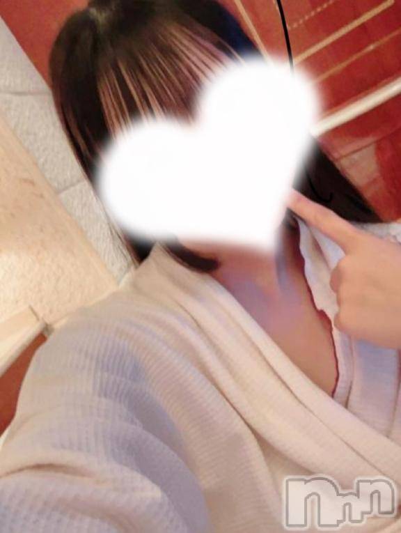 長岡デリヘル純・無垢(ジュンムク)れいな(20)の2025年6月23日写メブログ「雨宿り、する？☔️」