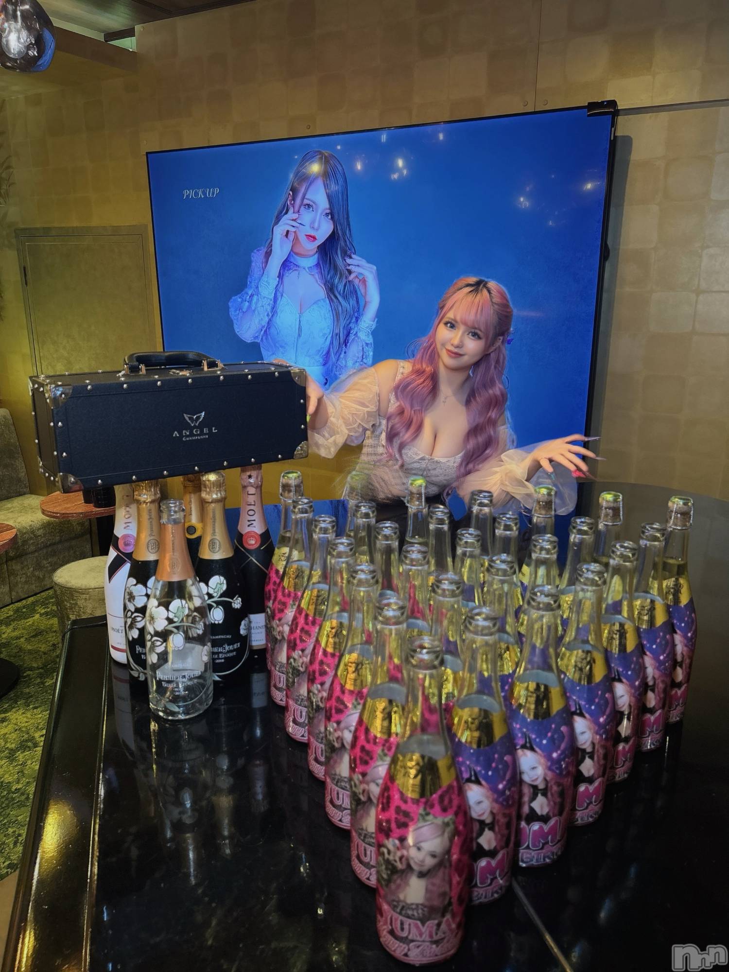 ��Į����Х��顦�����Lounge R Style(�饦�󥸥����륹������) ��2026ǯ10��4���̥�֥����֤��ޤ��������( ⸍ɞ̴̶̷ ·̫ ɞ̴̶̷⸌ )��