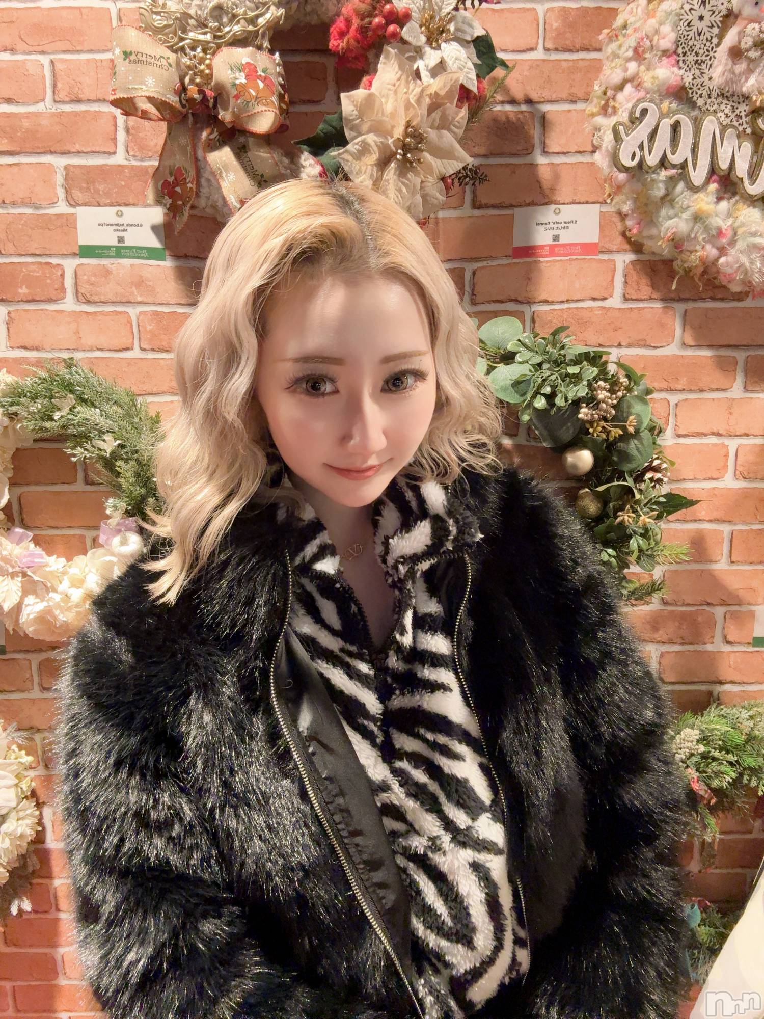 ���ܱ�������Х��顦�����CLUB FOUR LEAF(�ե����꡼��) ��2025ǯ12��24���̥�֥�����12��24�� 17��44ʬ�Υ֥�����