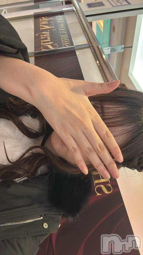 新潟人妻デリヘル新潟人妻　2nd Wife(セカンドワイフ)体験。まこ奥様(22)の2025年8月18日写メブログ「お気に入りの場所、どこだと思う？🛋️」