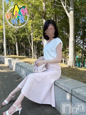 えみ(42) 身長165cm、スリーサイズB82(C).W56.H83。長岡人妻デリヘル 人妻楼　長岡店(ヒトヅマロウ　ナガオカテン)在籍。