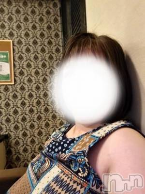モモ(51) 身長155cm、スリーサイズB89(C).W70.H89。上越デリヘル HONEY(ハニー)在籍。