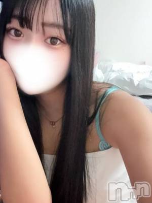 すずか(23) 身長168cm、スリーサイズB82(E).W57.H82。 全力！！乙女坂46在籍。