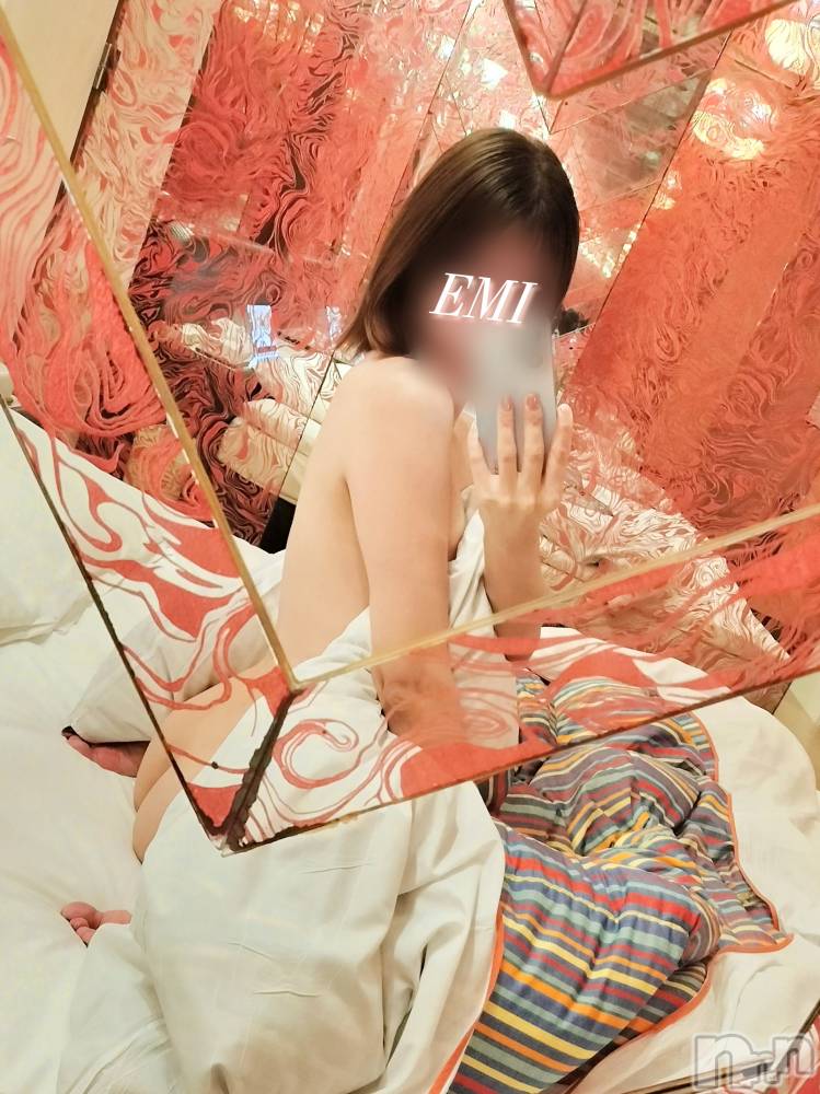 新潟デリヘル新潟の可憐な妻たち~秘密の逢瀬~(ニイガタノカレンナツマタチ~ヒミツノオウセ~) 【超期待の新人】佐久間 えみ(37)の10月9日写メブログ「鏡を見ながらの◯◯◯は… ˚˖⁺❤︎」